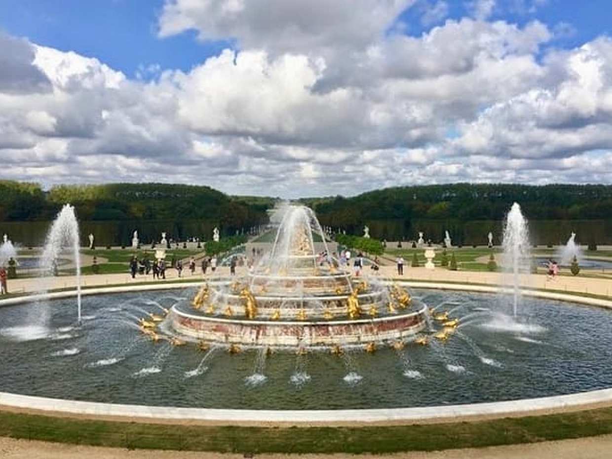 Versailles Palace and Giverny Private Guided Tour from Paris