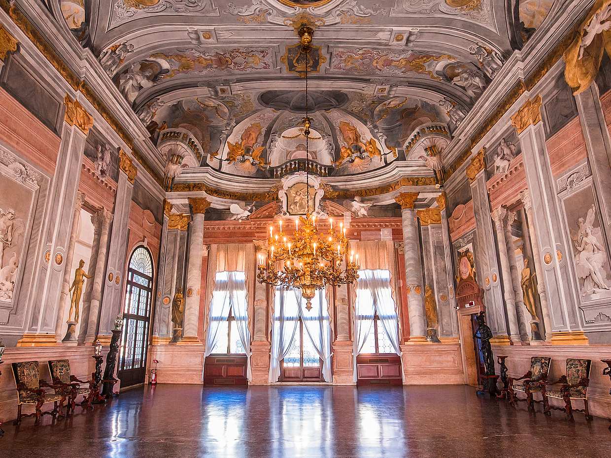 Discover Ca'Rezzonico in Venice in Italy, photo 2