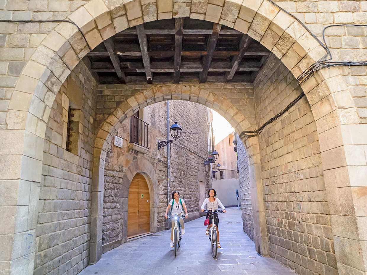 ‎360 درجة في برشلونة بالدراجة الكهربائية مع تذكرة التلفريك ورحلة بحرية في إسبانيا
