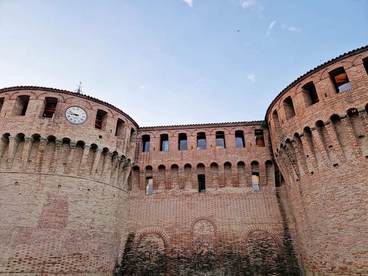Rocca di Riolo Terme: independent entrance
