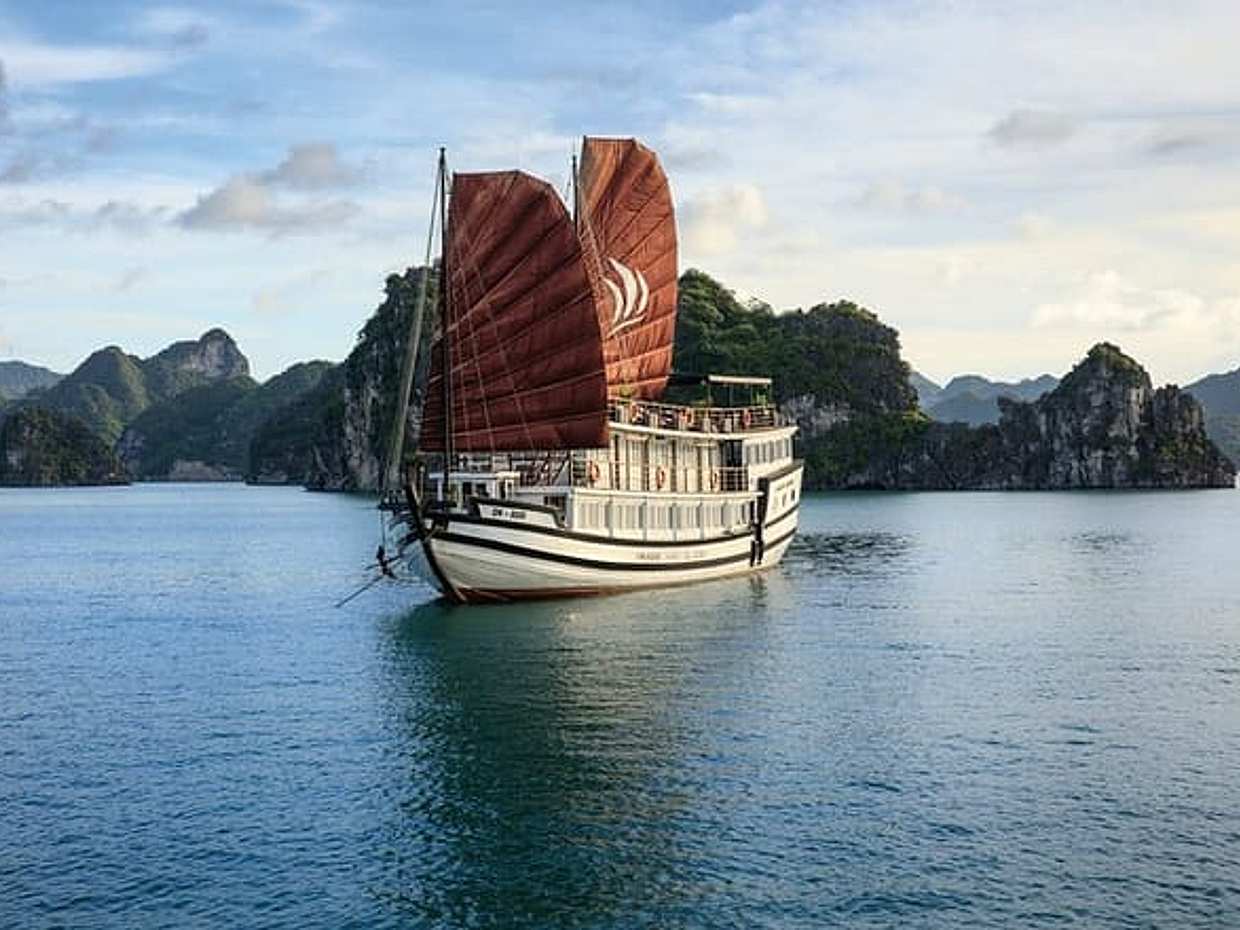 Halong Bay Overnight Cruise from Hanoi by Expressway Transfer, photo 2