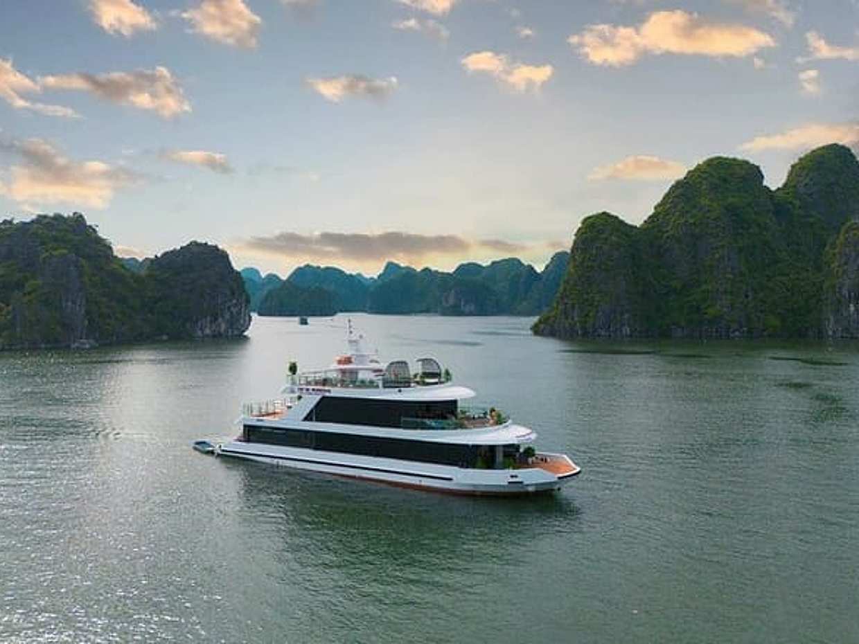 Stunning Lan Ha Bay Sunset Tour on Luxury Cruise with Water Slide in Vietnam, Ha Long
