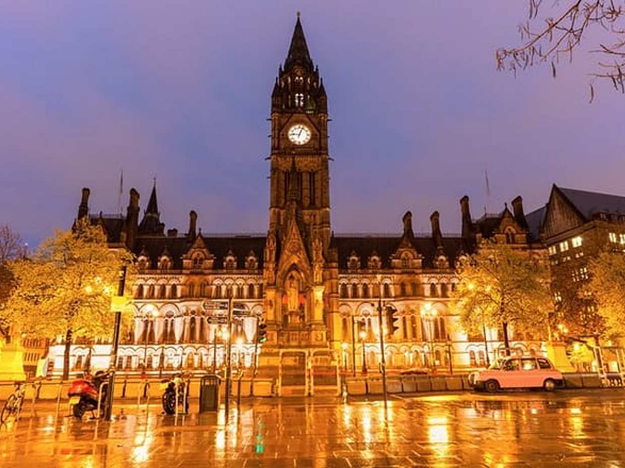 Manchester Scavenger Hunt & Highlights Self-Guided Walking Tour