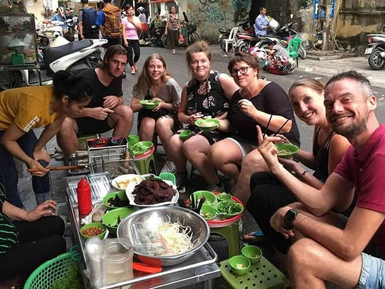(5 Hours) 3 in 1 Special Tour: Cyclo, Street Food Tour & Foot Spa, photo 5