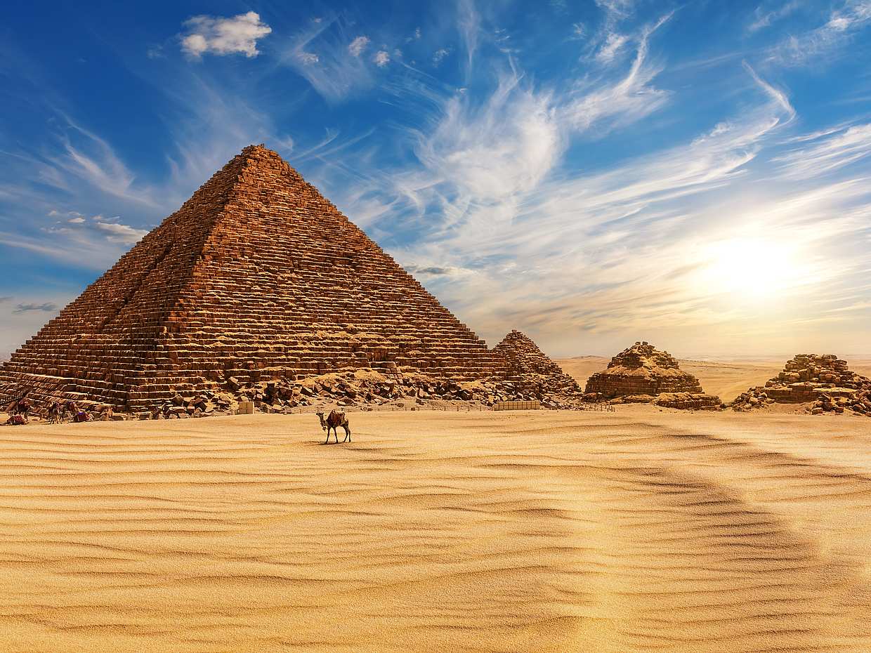Giza Pyramids, Memphis City and Sakkara Pyramid Day Tour in Cairo, Egypt
