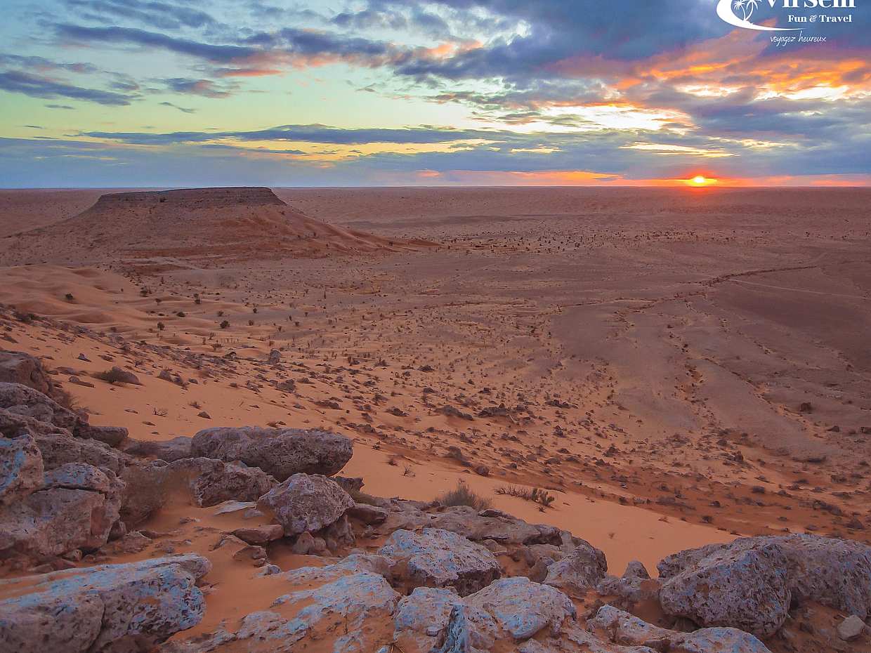 <p align="right">
رحلة ساحرة في الصحراء التونسية: 4 أيام من المغامرة في قلب الصحراء من توزر
</p>