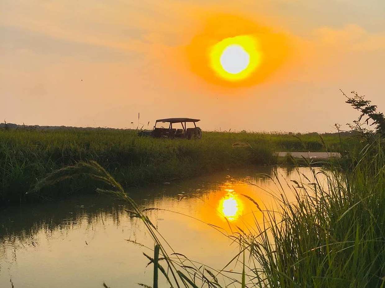 Kırsalda Gün Batımı İçeceği: Kamboçya, Krong Siem Reap'te Jeep ile
, photo 5