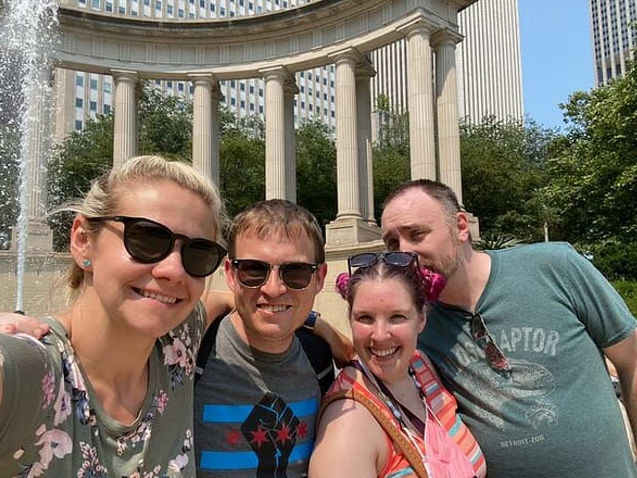 "Assalto de Arte em Chicago: Aventura de Quebra-Cabeça no Millennium Park nos Estados Unidos"