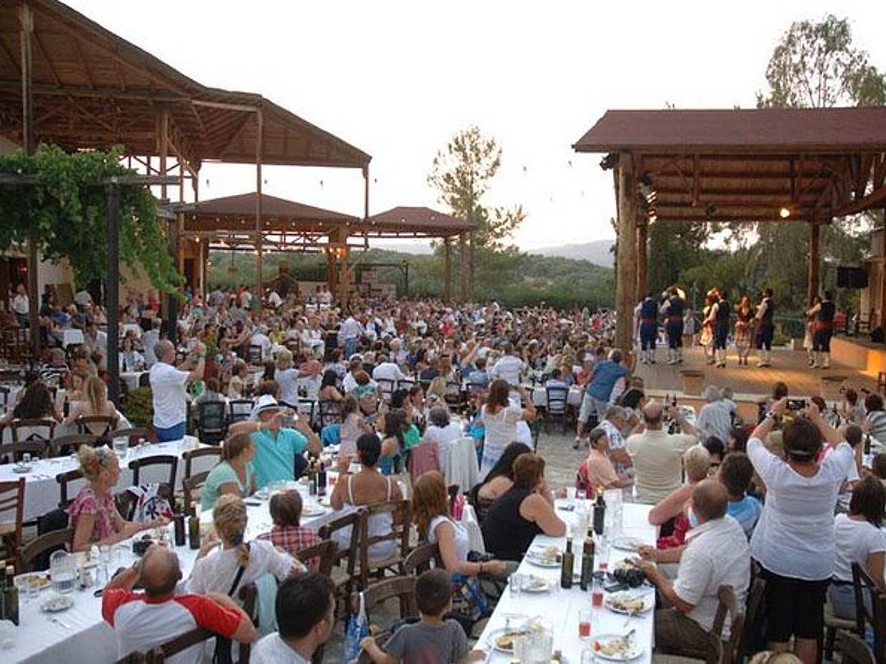 Cretan Night Music, Food & Dancing in Greece, Rethymno, photo 2