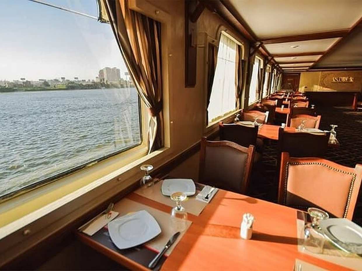 Dinner Cruise 5 Star - 4 Star with Bely Dance - Tanwra Show, photo 4