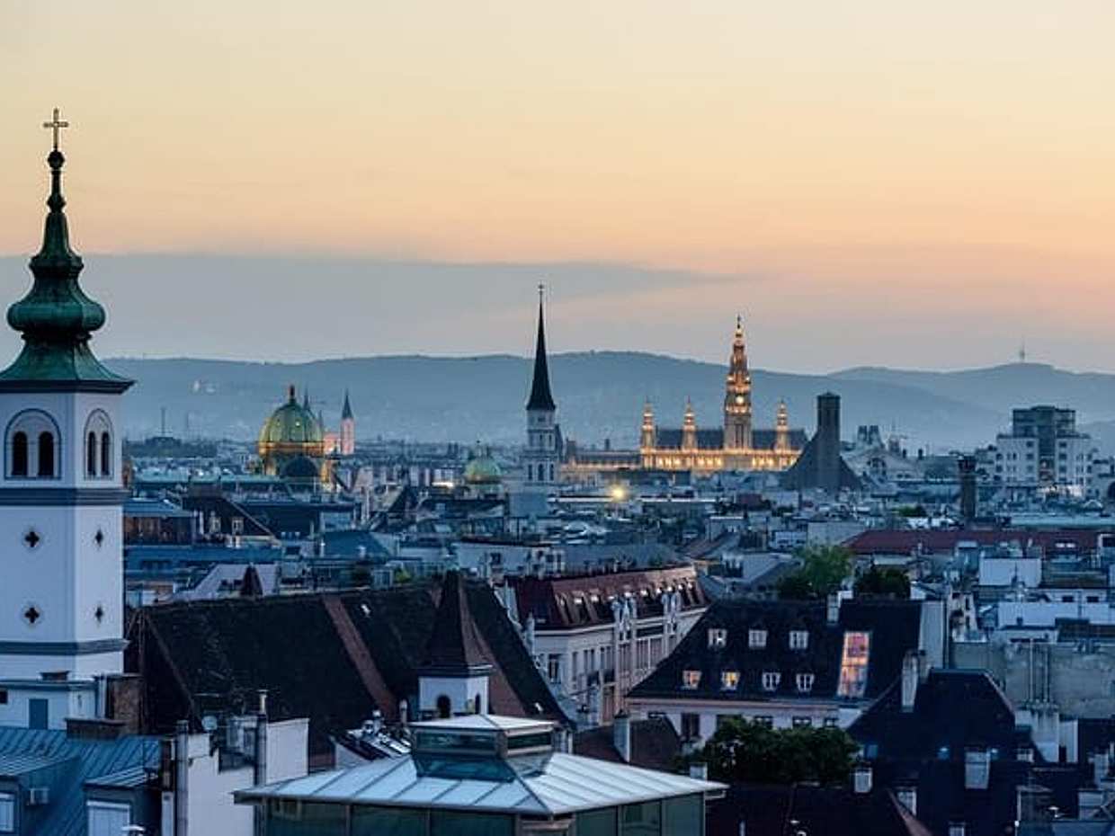 Salzburg to Vienna, Private Transfer, 2h of Sightseeing, Local Driver, English, photo 4