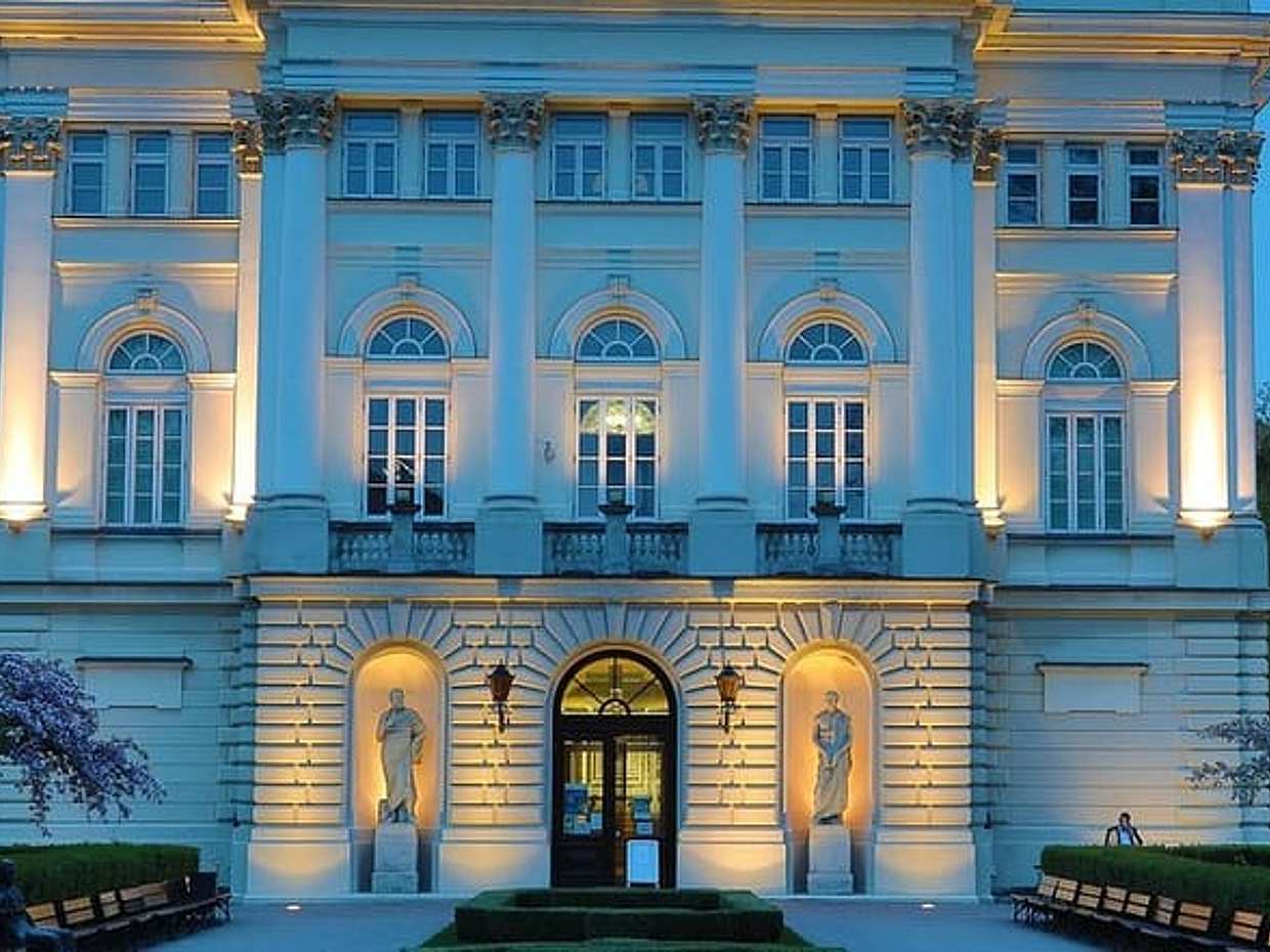Private Transfer from Vienna to Warsaw, Hotel-to-hotel, English-speaking driver, photo 3