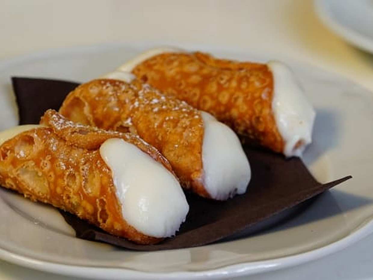 Icons of Italy: Signature Cooking Experience with Carbonara, Pesto Making, Lasagna & Sicilian Cannoli, photo 5