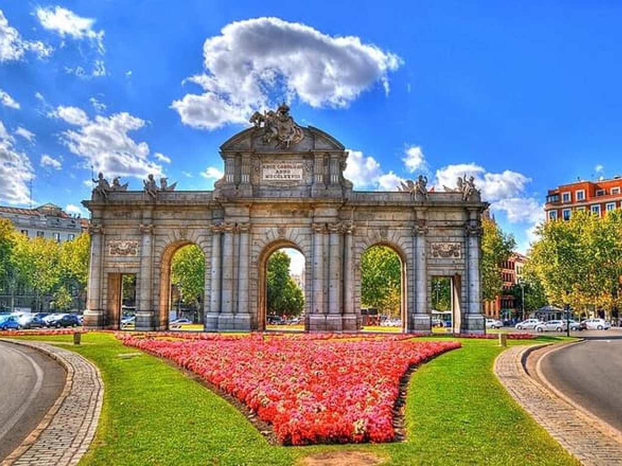 Two Hours Quick Madrid Private Tour with Hotel Pick up
