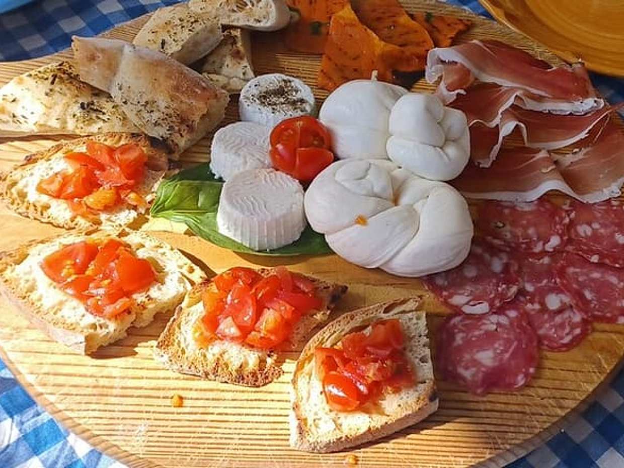 Authentic Farm Tour with Pizza, Cheese, Wine & Limoncello Tasting, photo 5