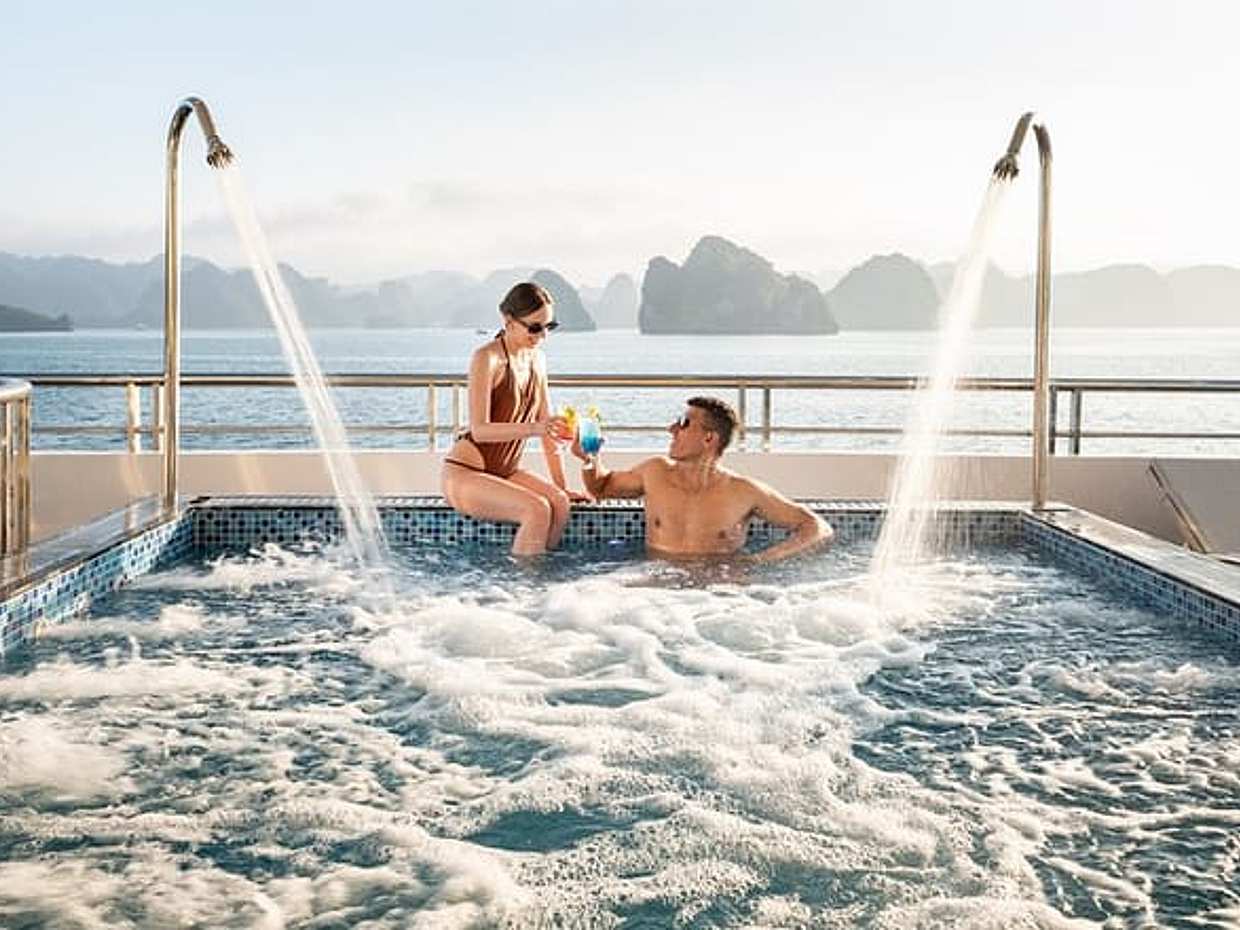Hanoi: Luxury Cruise with Gourmet Buffet & Limousine Transfer, photo 2