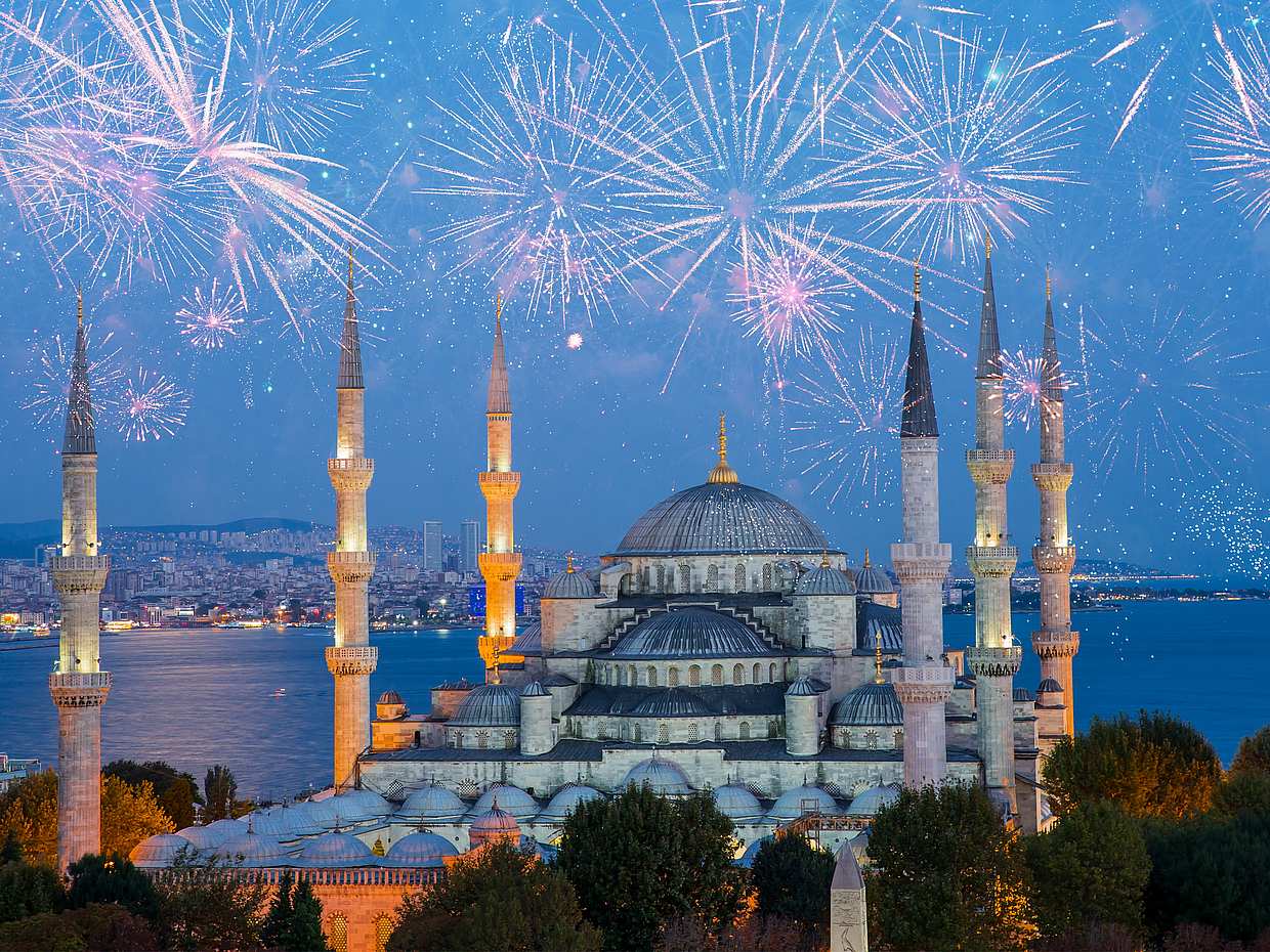 Celebración del Año Nuevo 2023 en Queb Lounge, Estambul, Turquía
