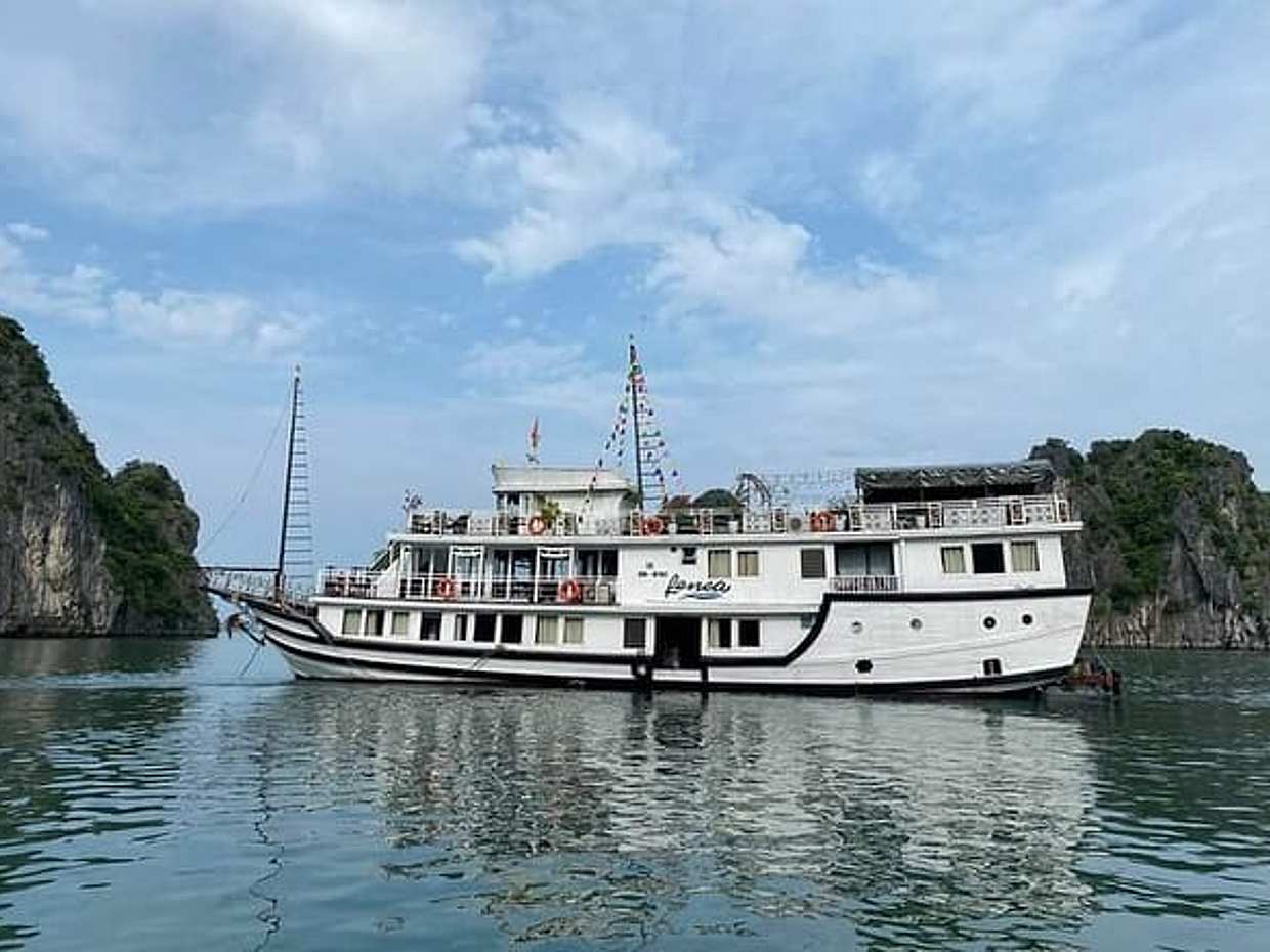 Boutique Bai Tu Long Bay Cruises 2 Days Tour Transfer from Hanoi, photo 2