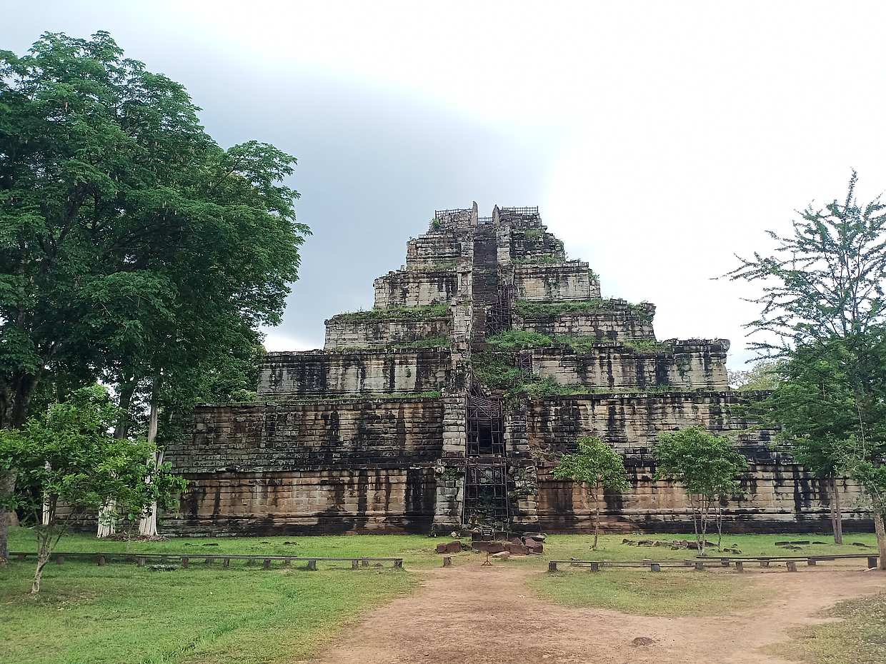 Private One Day Trip-Pyramid Temple Koh Ker and Beng Mealea in Cambodia, Krong Siem Reap, photo 3