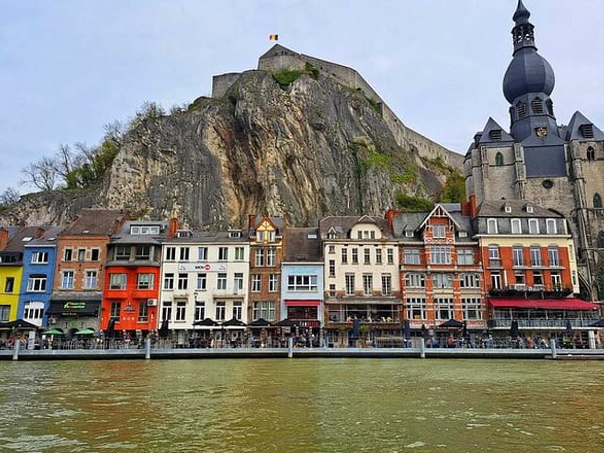 Dinant Scavenger Hunt & Highlights Self-Guided Walking Tour