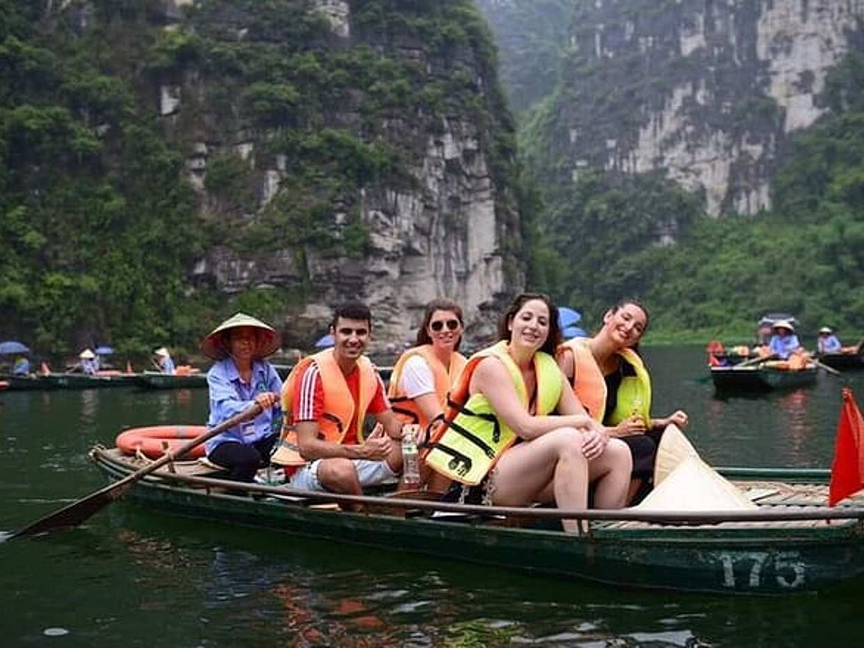 Ninh Binh Luxury Day Tour visit Hoa Lu and Trang An from HANOI