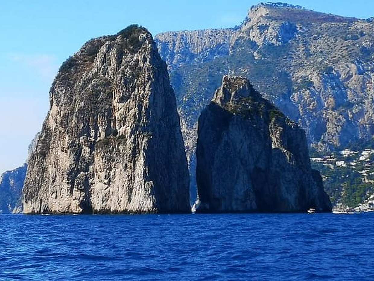 Private Bootstour rund um Capri mit einem edlen Gozzo in Italien, Marina Grande, photo 4