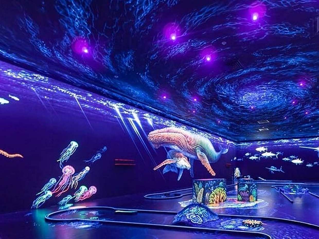 "3D Blacklight Minigolf Dubaj w Zjednoczonych Emiratach Arabskich, Szardża", photo 4