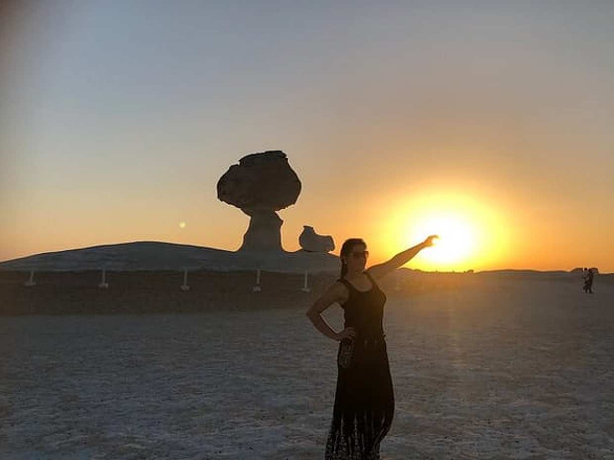 Private Tour in Bahariya Oasis and Black and White Desert