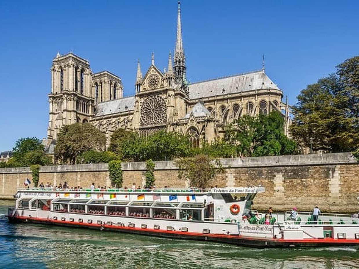 One Hour Seine River Cruise with Recorded Commentary in France, Paris, photo 2