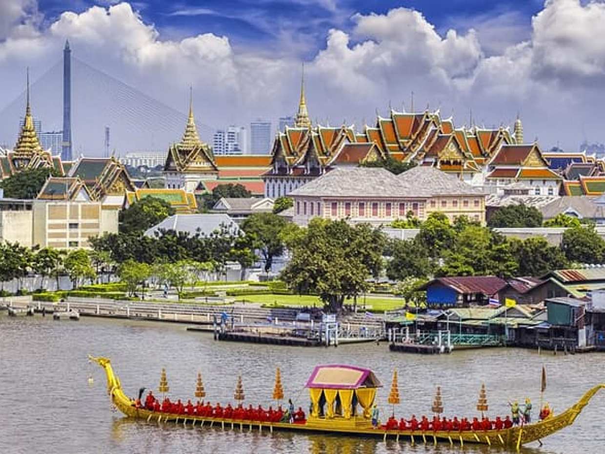 Bangkok: Old Town & Temples Exploration Game in Thailand