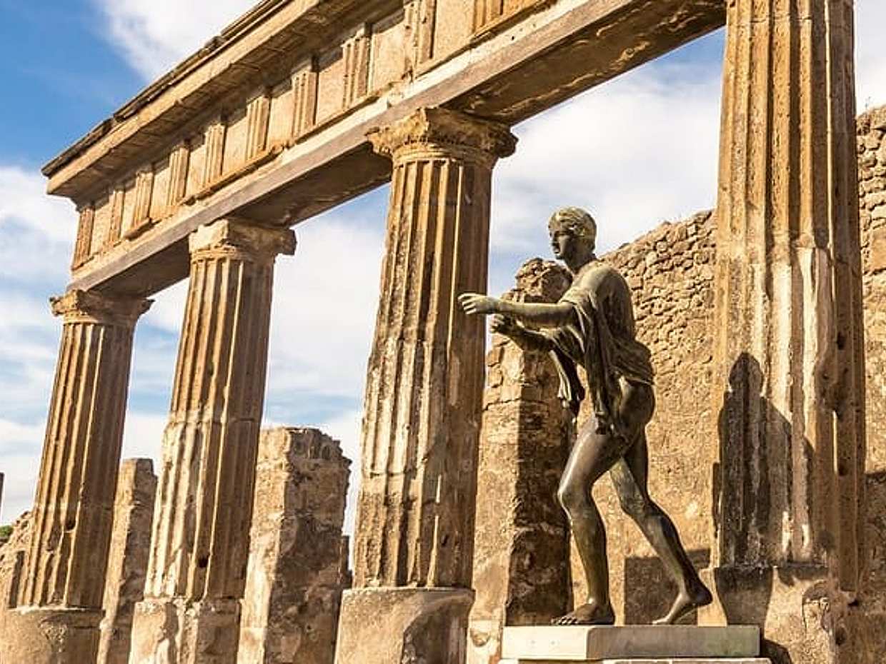 Private Transfer - Praiano to Naples with 2h of Sightseeing: Vesuvius or Pompeii, photo 2