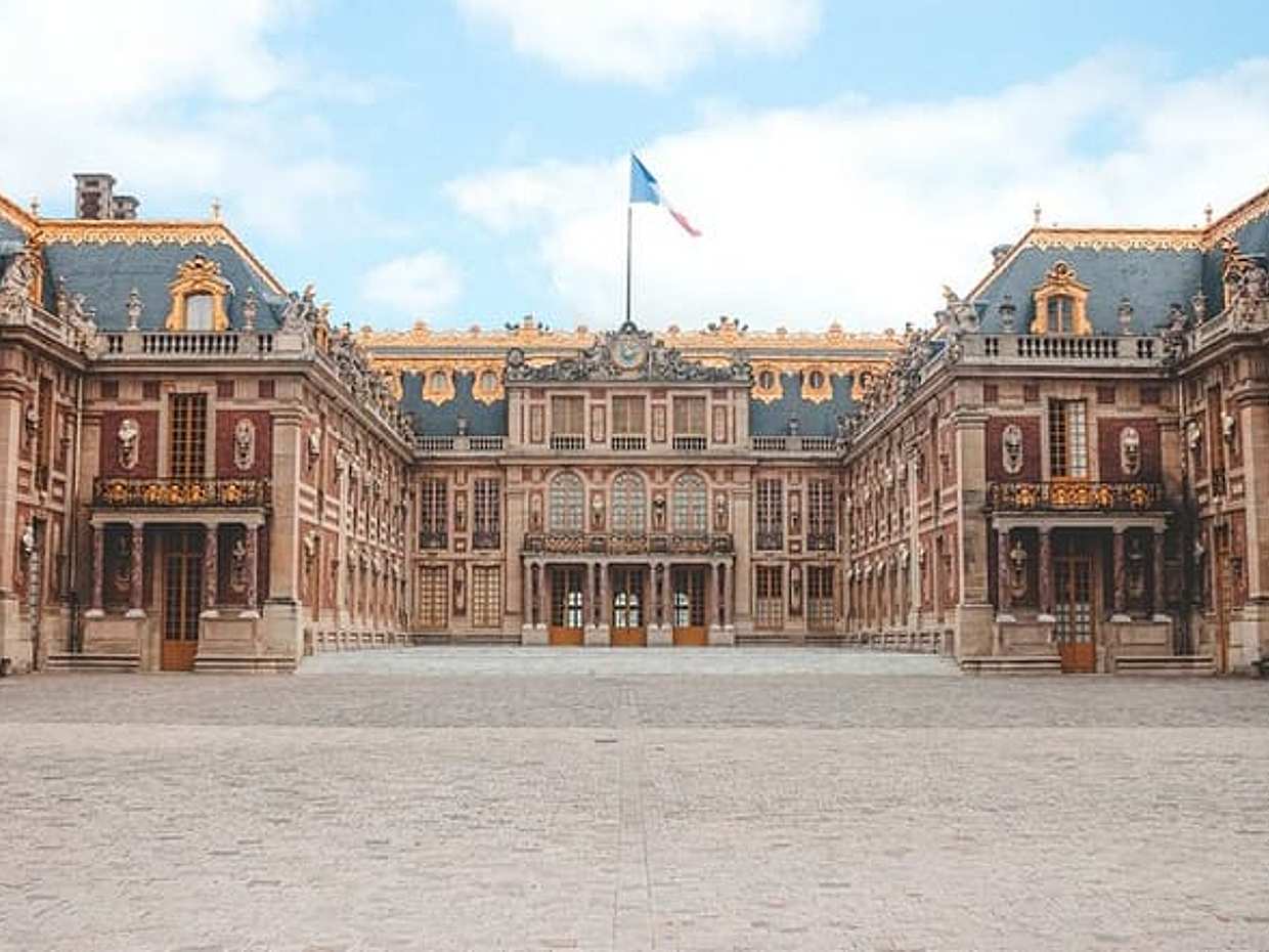 Private Tour in Versailles with wine tasting