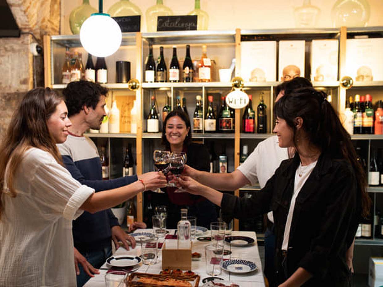Private tapas and wine walking tour experience, photo 5