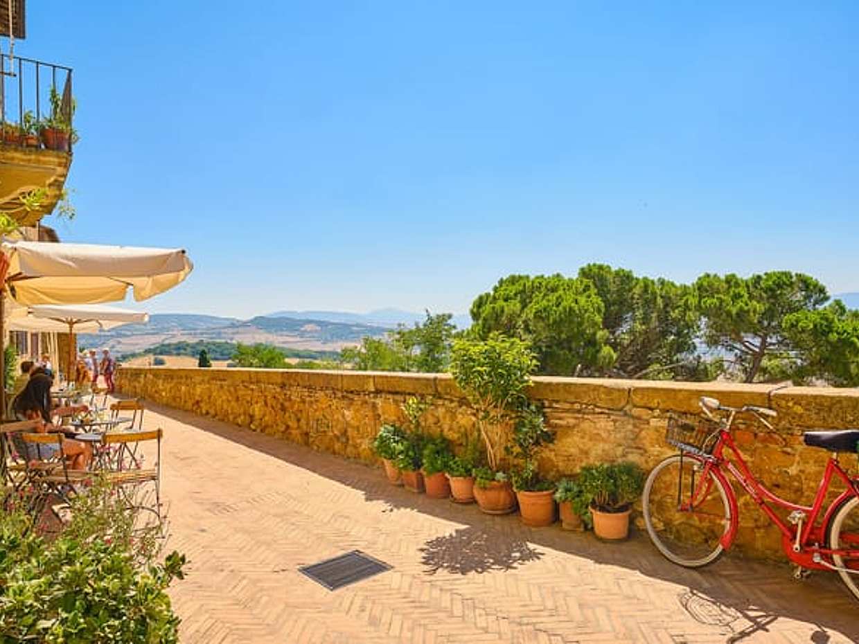 Discovering Val d’Orcia: Montepulciano & Pienza with Wine and Cheese Tastings from Rome