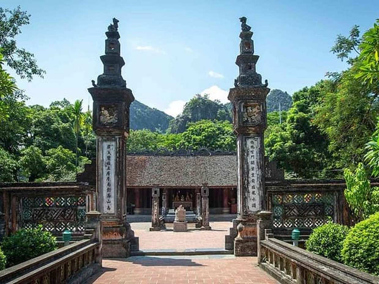 Luxury Ninh Binh Tour: Hoa Lu, Trang An & Mua Cave From Hanoi in Vietnam, Hà Nội, photo 2