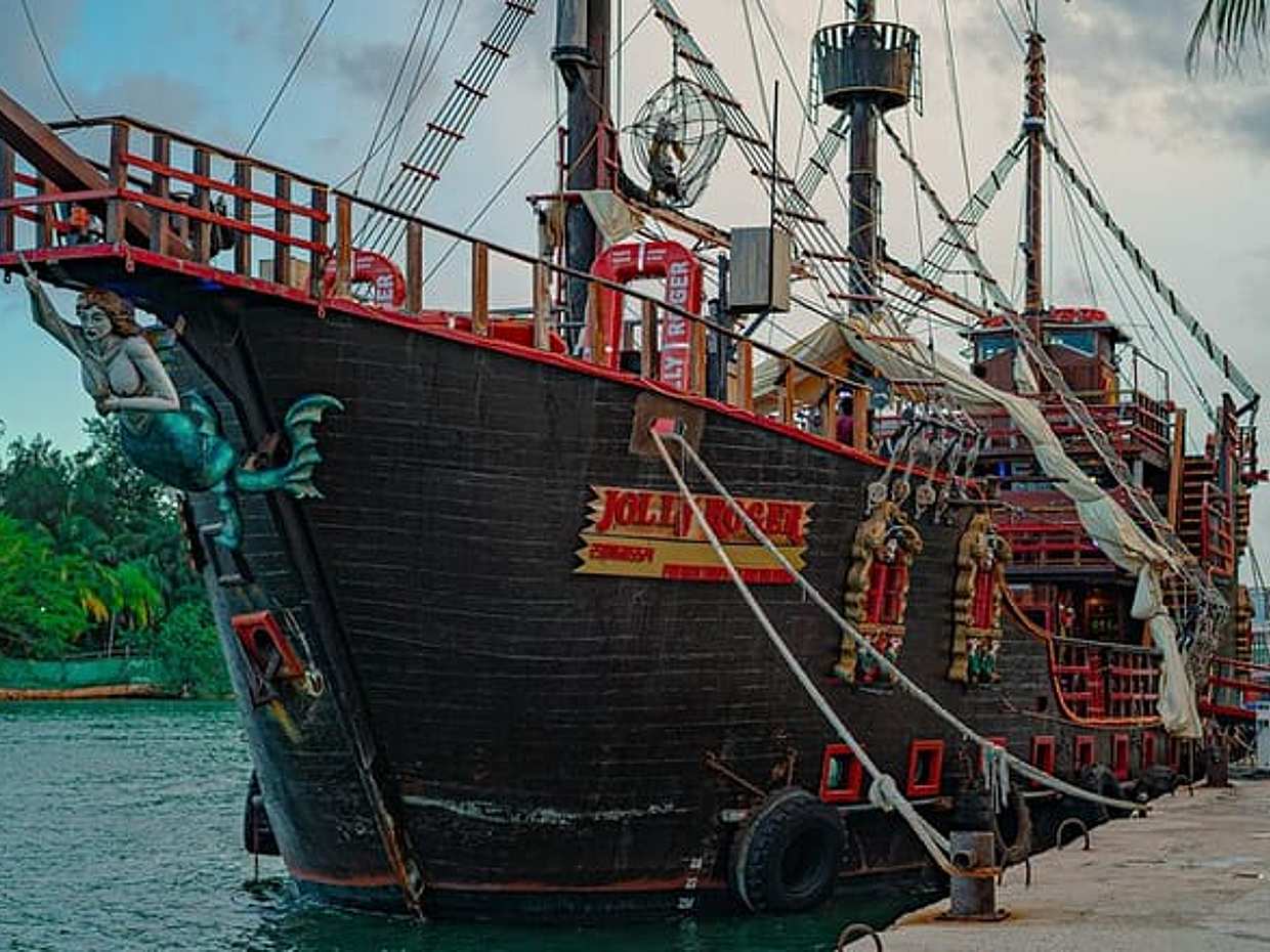 Jolly Roger Korsan Gemisi Gezisi ve Akşam Yemeği Şovu (Meksika, Cancún'dan Ulaşımlı), photo 4