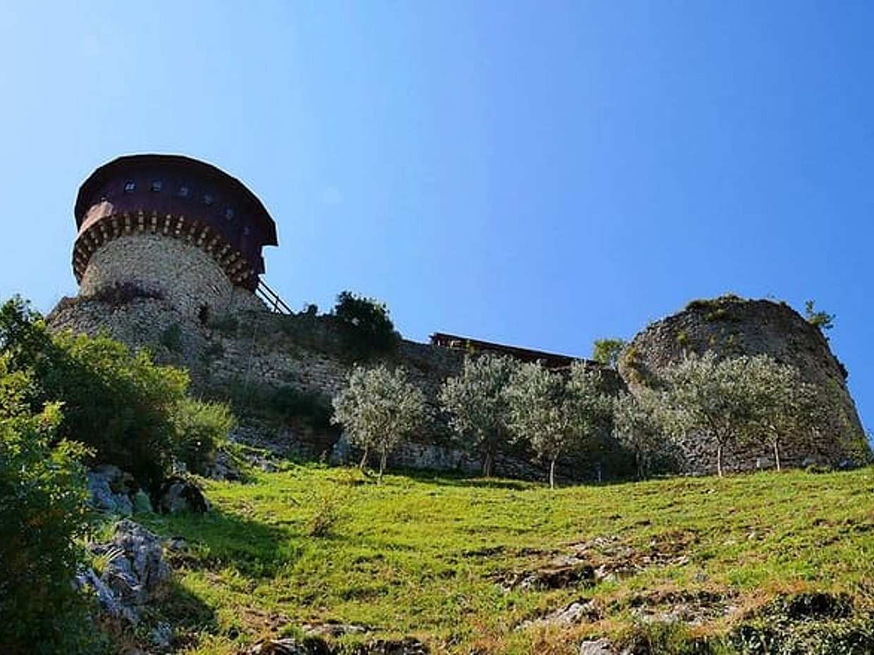 Petrele Castle Tour in Albania, Tirana, photo 2