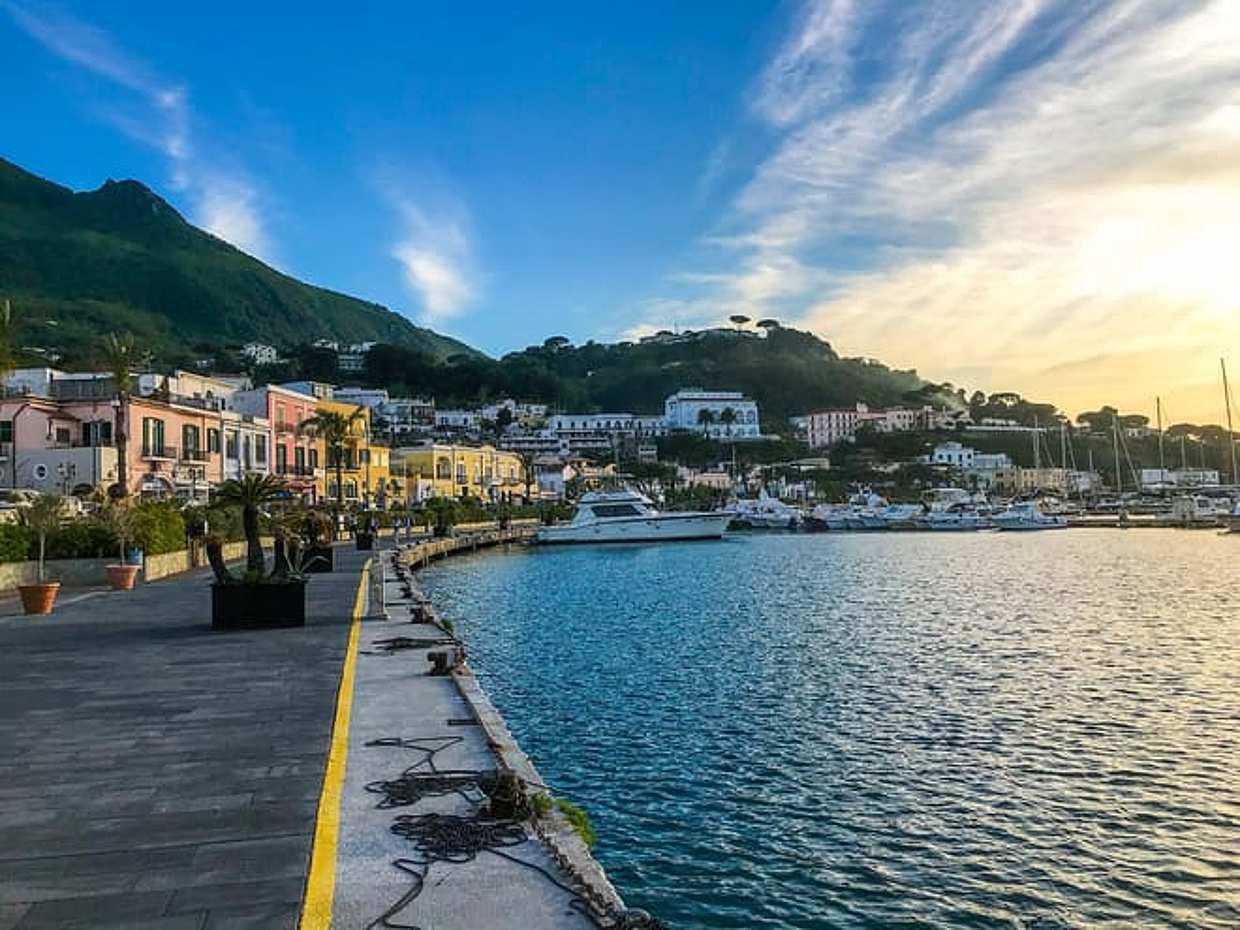 Ischia: Boat tour of the Island + stop in Sant'Angelo + Transfer from/to the hotel, photo 2