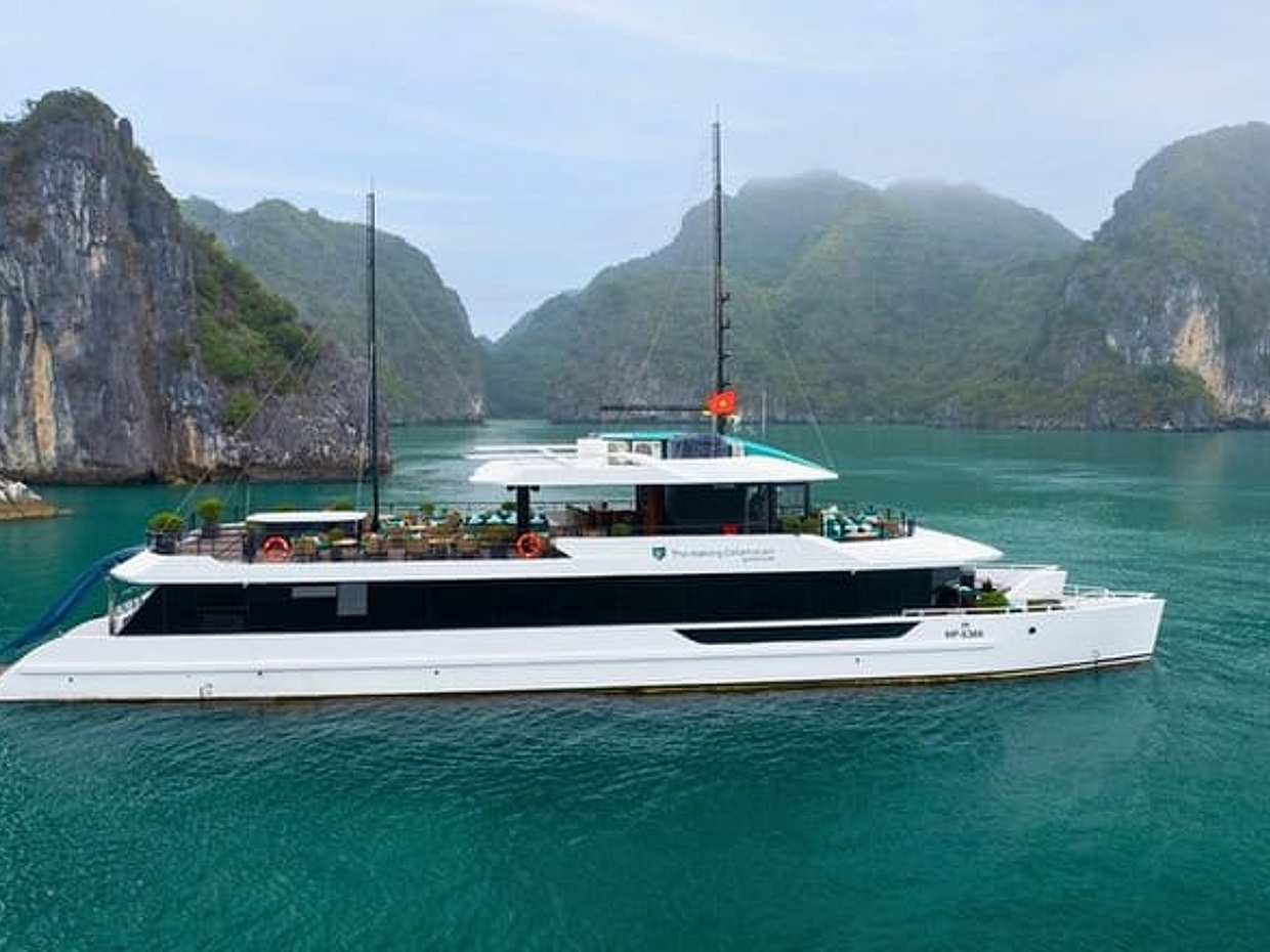 Luxury Ha Long Catamaran Cruise Full-Day Tour from Hanoi