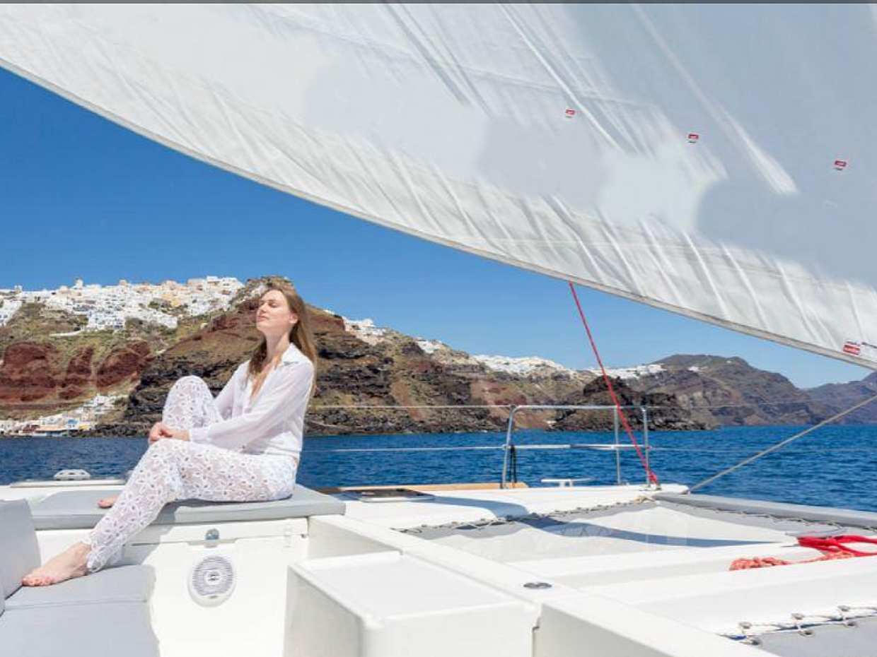 Luxury Sailing Catamaran Daytime Cruise with BBQ & Cocktails in Greece, Santorini, photo 3