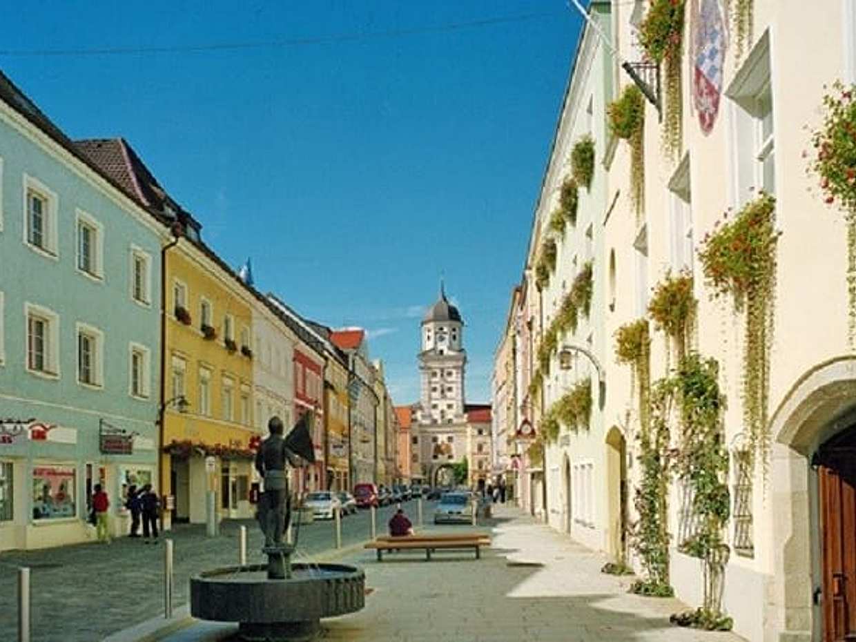 Private Transfer from Prague to Vilshofen with stop in Č.Krumlov or Hluboká, photo 2