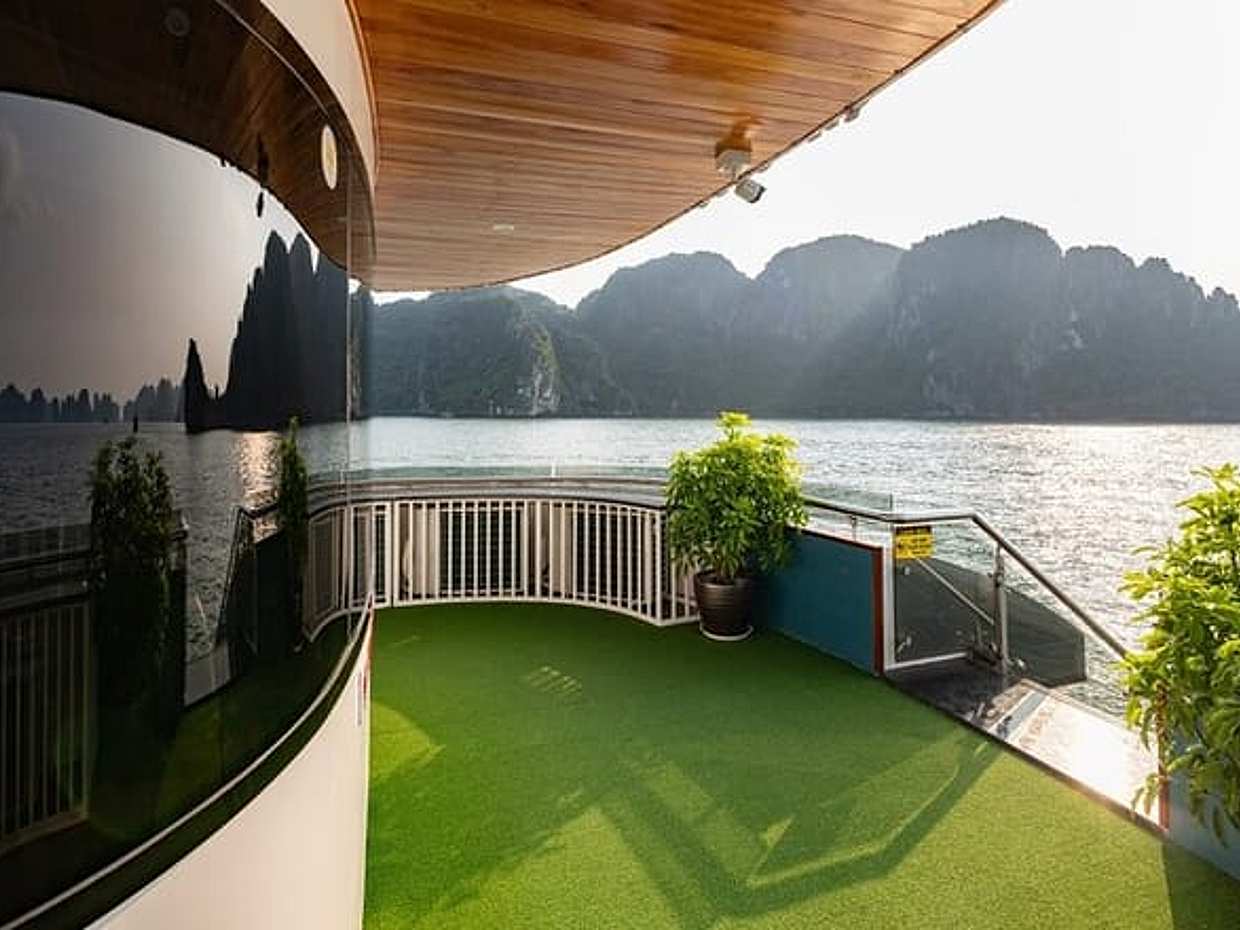 Ha Long Bay Day Tour by 5-Star Sunlight Grand/Crystal Cruise, photo 4