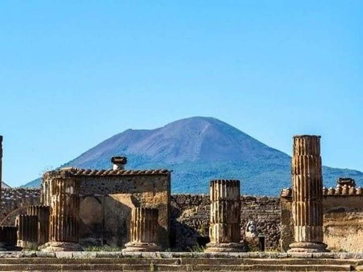 Pompeii and Vesuvius Skip-The-Line Tour with Easy Lunch