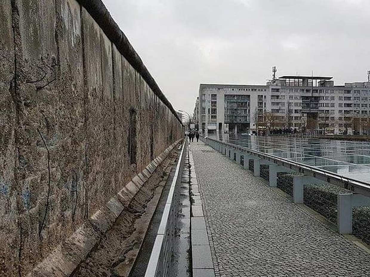 Explore The Berlin Wall: Cold War Berlin and Behind the Berlin Wall, photo 2