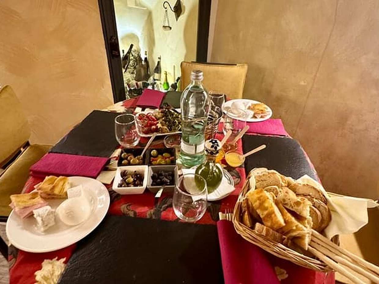 ROME FABULLUS FOOD TASTING WITH 3 WINES PAIRING