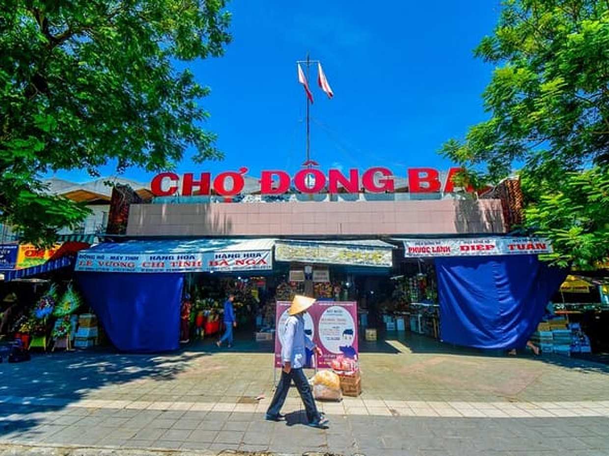 Explore Hué : Cité Impériale, Tombeaux Royaux, Marchés Locaux & Village au Vietnam, photo 2