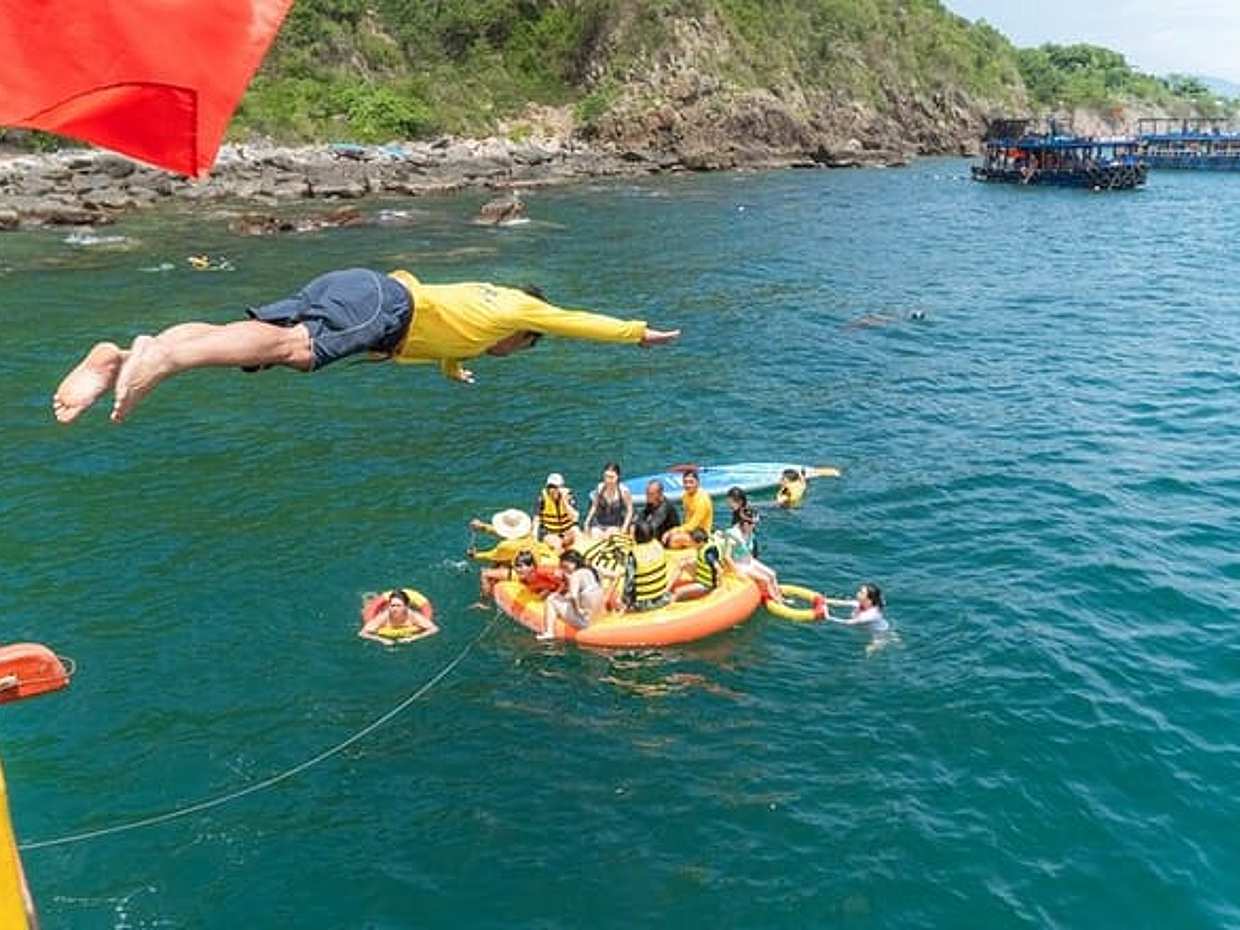 Nha Trang Island Adventure Snorkeling, Floating Bar and BBQ in Vietnam, photo 3