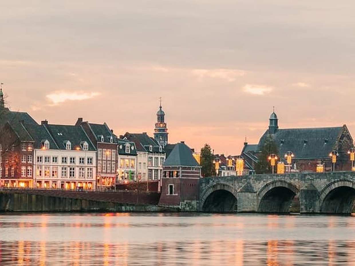 Privé transfer van Brugge naar Bonn, met een stop van 2u in Maastricht in België., photo 4