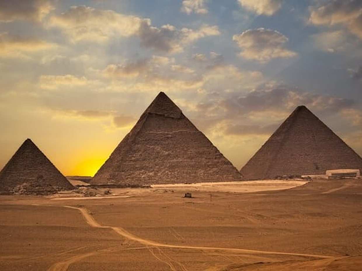 Day Tour To Giza Pyramids, Memphis, Sakkara and Dahshur