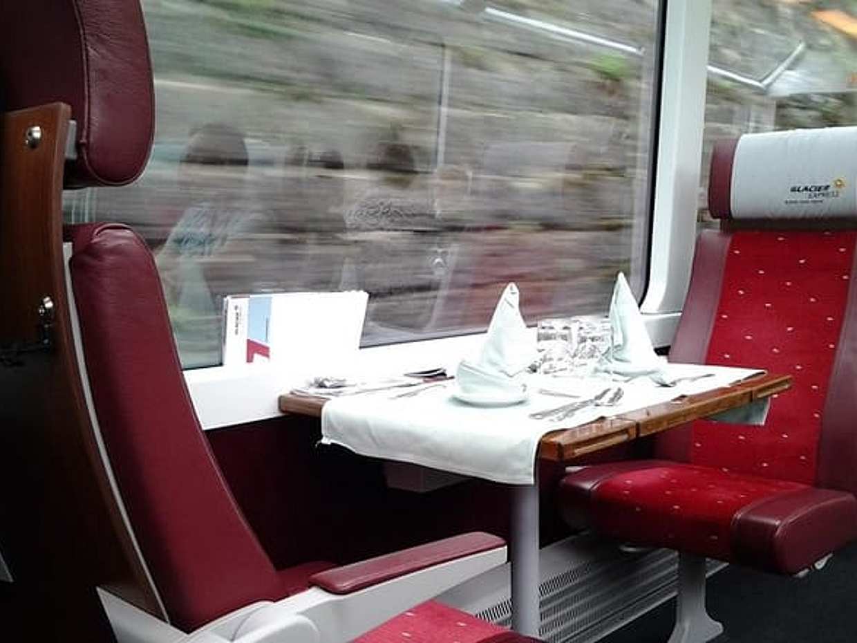 <p>Glacier Express Panoramic Train Round Trip in one Day Private Tour da Basilea in Svizzera, Binningen</p>, photo 4